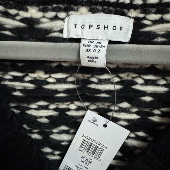 Topshop Black and White oversized  V-Neck Sweater-NWT! - Picture 4 of 8